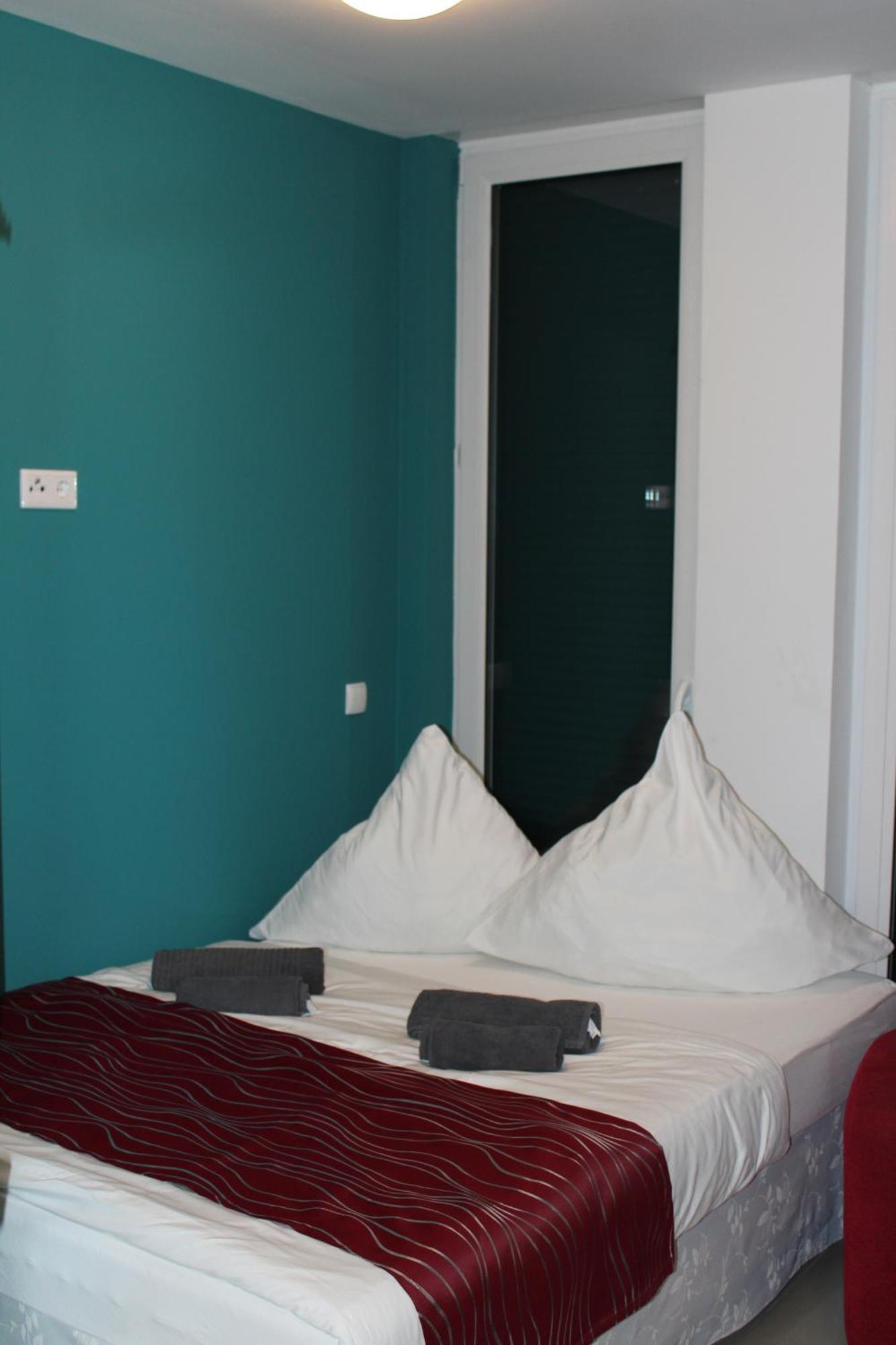 Momomotel - Self Check-In Hotel Am Stadion Colonia Esterno foto
